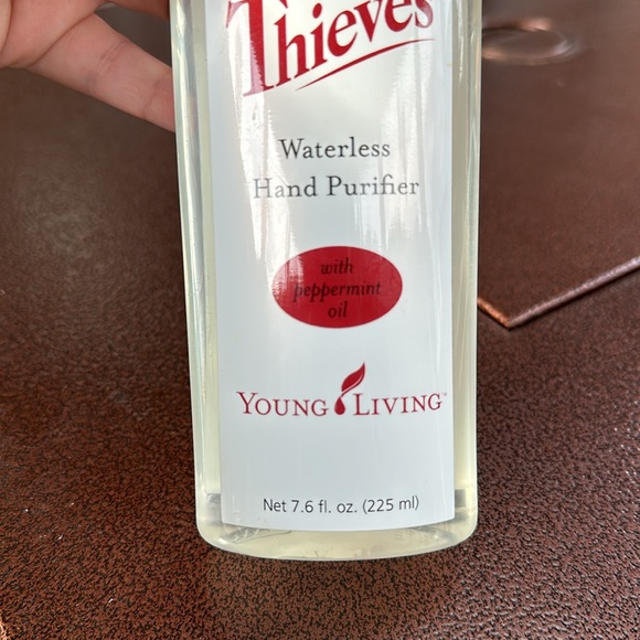 Young Living Thieves 7.6 Oz waterless hand purifier with peppermint oil - Picture 2 of 3